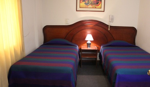 Habitación con 2 camas individuales