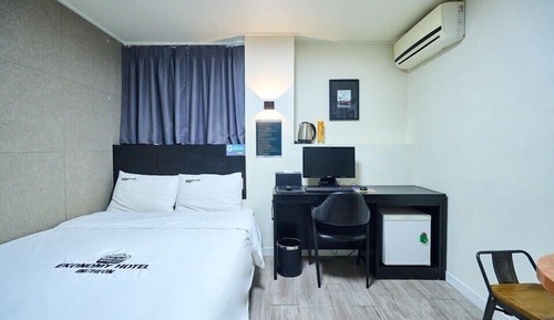 Economy Double (Light Breakfast for 2 people, Free Access of Community Room - 1 hour per stay)
