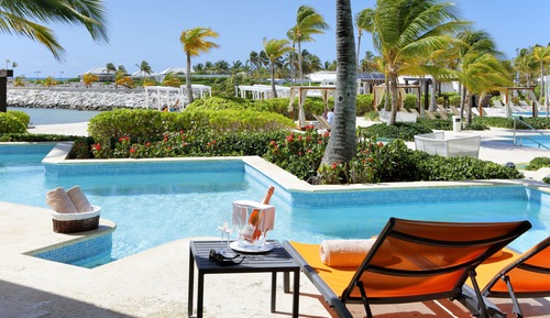 Junior Suite Swim Up Poolside+ EXCLUSIVE Cap Cana Benefits