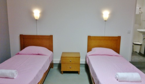 Habitación con 2 camas individuales