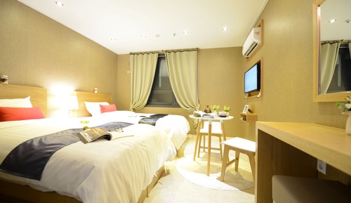 Habitación Deluxe con 2 camas individuales (Hotel Type, Breakfast for 2)