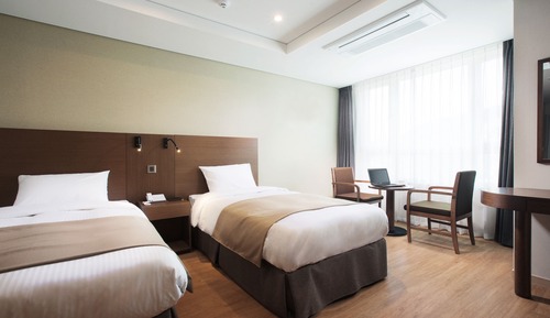 [EF Lounge PKG] Executive Twin City+Aqua di parma Amenity (One time only)+Minibar+Dessert Lounge