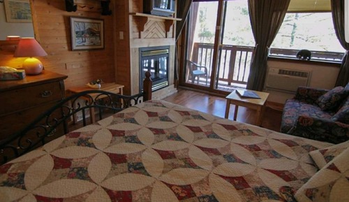 Habitación romántica, bañera de hidromasaje, vistas al jardín
