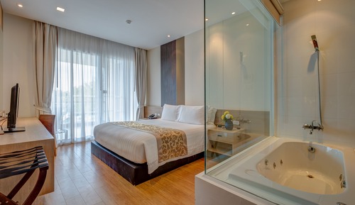 Deluxe 3 Bedroom Pool Suite With Ocean View