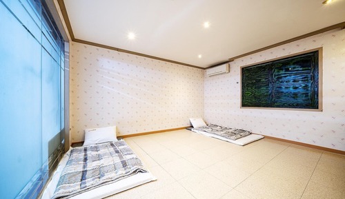 Room (Korean)