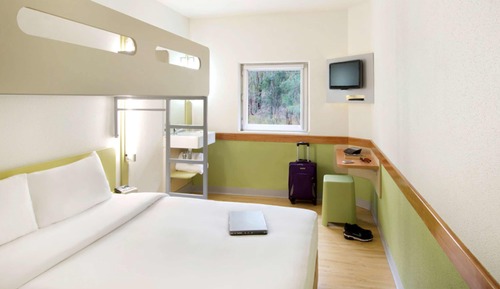 Habitación, varias camas