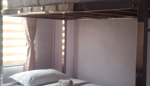 Dormitorio compartido, dormitorio mixto