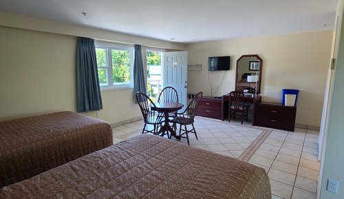 2 Double Beds, Suite, Lake View