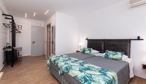 Habitación Deluxe con 1 cama doble o 2 individuales, 1 habitación, no fumadores, vistas al jardín