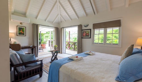 Habitación superior con 1 cama doble o 2 individuales, vistas al jardín