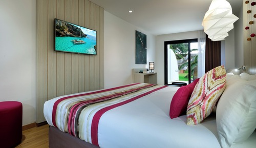 Habitación superior, junto a la piscina