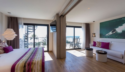 Suite, vistas al mar (Seafront View)