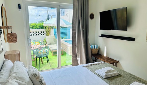 Apartamento Deluxe, 1 cama de matrimonio grande con sofá cama, piscina privada, vistas a la piscina