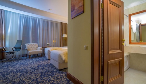 Room, 2 Twin Beds, Non Smoking, City View