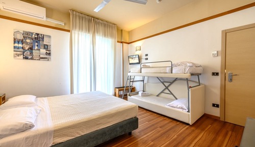Habitación cuádruple clásica, varias camas