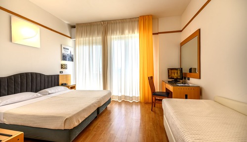 Habitación triple clásica, varias camas