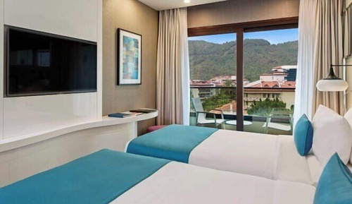 Habitación superior con 2 camas individuales, 2 camas individuales, vistas parciales al mar