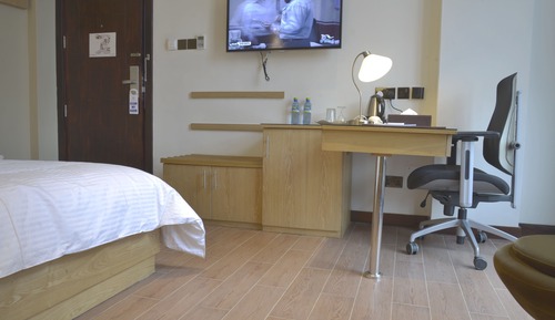 Habitación estándar con 1 cama doble o 2 individuales, vistas a la ciudad