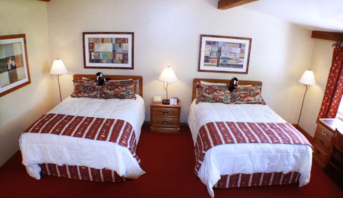 Habitación estándar doble, 2 camas de matrimonio, vistas a la montaña, en la zona del patio