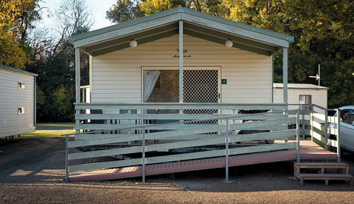 Deluxe Cabin - Sleeps 6 - Easy Access