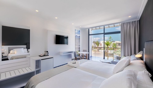 Habitación con 1 cama doble o 2 individuales, vistas parciales al mar (Lateral)