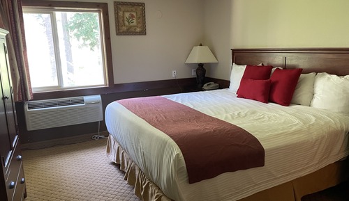 1-Bedroom King Suite with Hot Tub