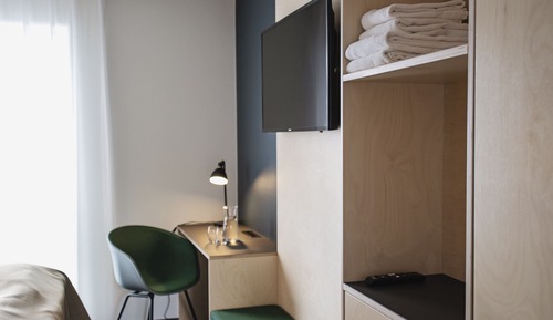 Habitación con 1 cama doble o 2 individuales, vistas al puerto
