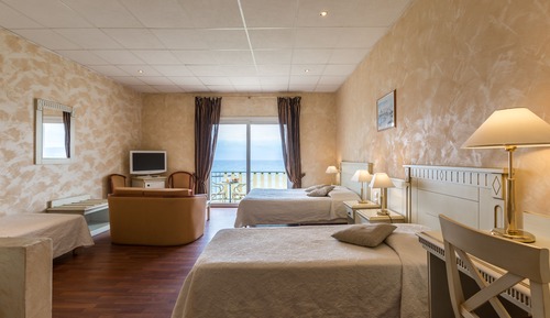 Habitación familiar, balcón
