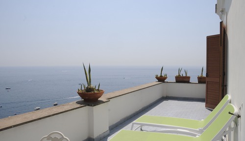 Habitación superior con 1 cama doble o 2 individuales, vistas al mar