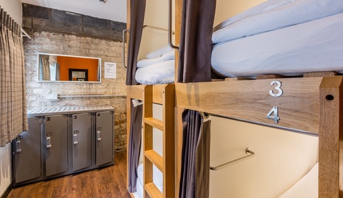 Habitación, solo para mujeres (1 bed in 4 bed dormitory)