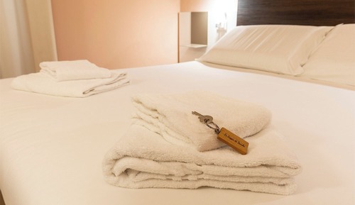 Habitación doble, 1 cama de matrimonio, no fumadores, baño privado