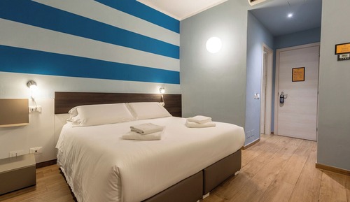 Habitación doble, 1 cama de matrimonio, no fumadores, baño privado