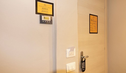 Habitación con 1 cama doble o 2 individuales, no fumadores, baño privado