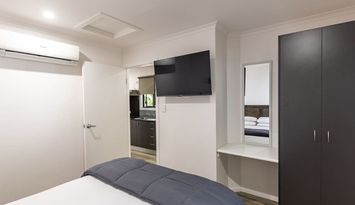 Bungalow (Sleeps 6)
