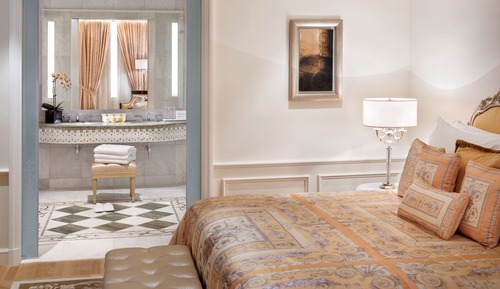 Habitación superior, vistas a la ciudad (Versace)