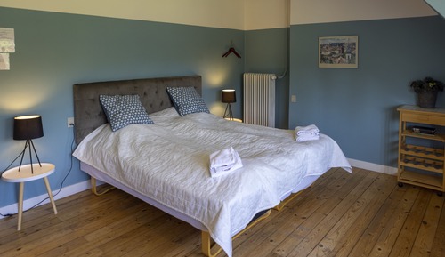Habitación económica con 1 cama doble o 2 individuales, baño compartido