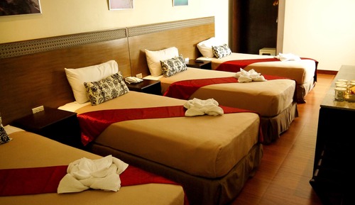 Habitación cuádruple, varias camas