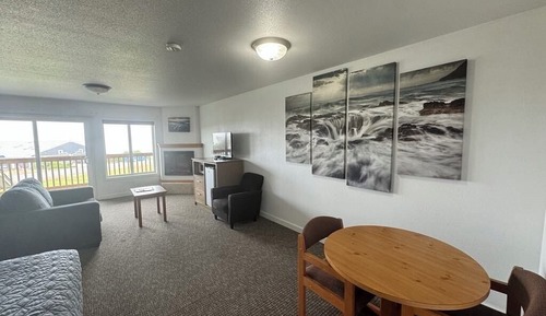 Estudio estándar, 1 cama de matrimonio grande, balcón, vistas parciales al mar