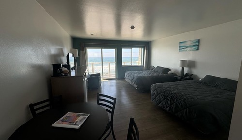 Habitación estándar, 2 camas de matrimonio, ducha adaptada, frente al mar