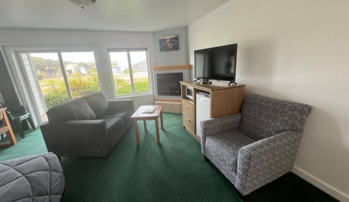 Estudio estándar, 2 camas de matrimonio, patio, vistas parciales al mar