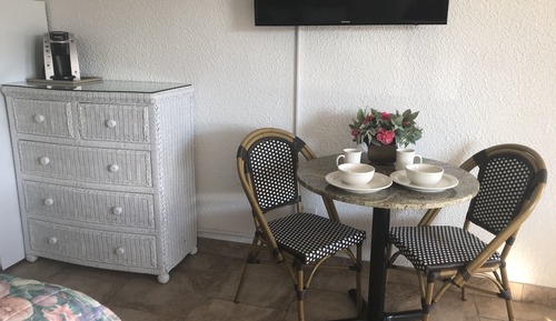 Habitación Confort, 2 camas de matrimonio, cocina básica