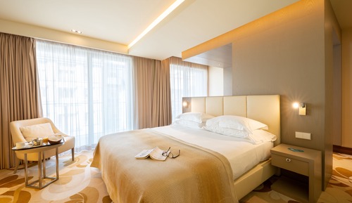 Habitación Deluxe doble con cama extra, 2 adultos y 1 niño