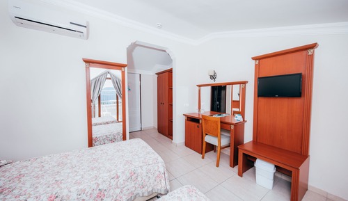 Habitación estándar con 1 cama doble o 2 individuales, vistas al jardín