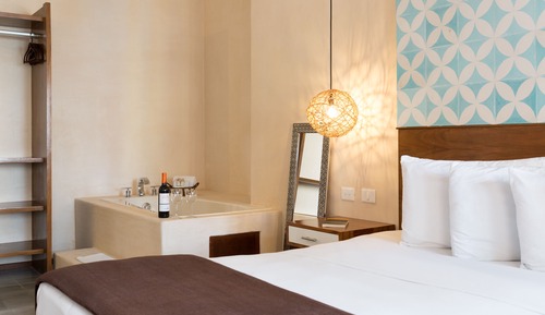 Luxury Room, 1 King Bed with Jacuzzi