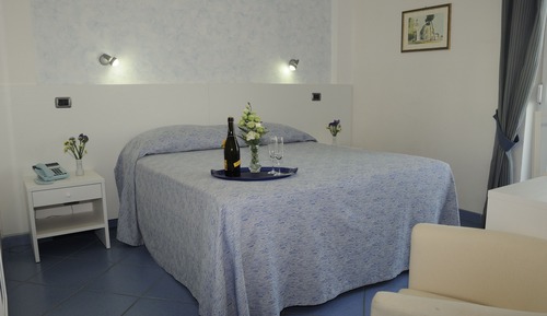 Habitación estándar con 1 cama doble o 2 individuales, vistas al mar