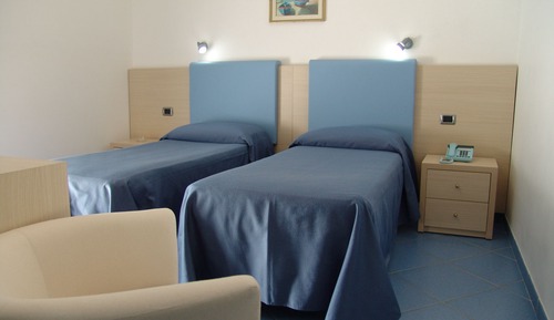Habitación estándar con 1 cama doble o 2 individuales