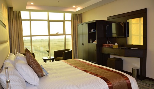 Habitación Deluxe doble, 1 cama de matrimonio grande, vistas a la ciudad