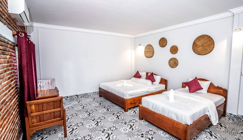 Habitación básica con 2 camas individuales