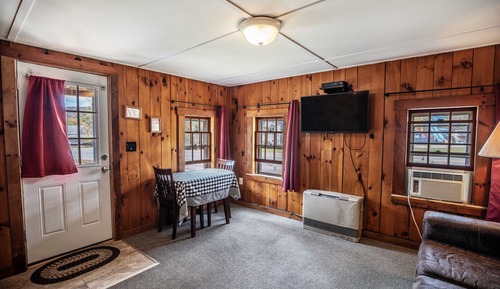 Cabaña, 1 cama de matrimonio, frigorífico, en la zona del patio