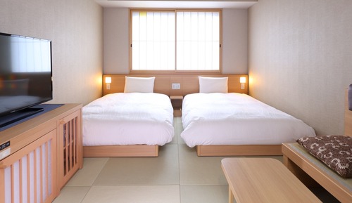 Habitación básica con 2 camas individuales
